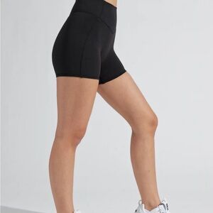 Curve 4” Onyx Shorts